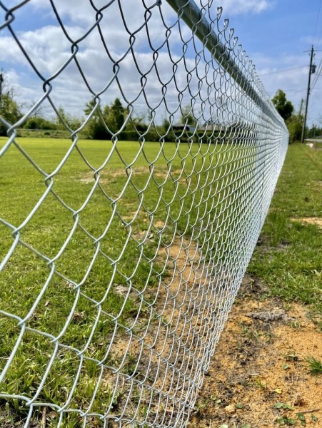 คู่มือการติดตั้งรั้วตาข่ายถัก Chainlink ที่ถูกต้อง