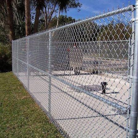ขายรั้วตาข่ายถัก Chainlink ให้มีความแข็งแรง